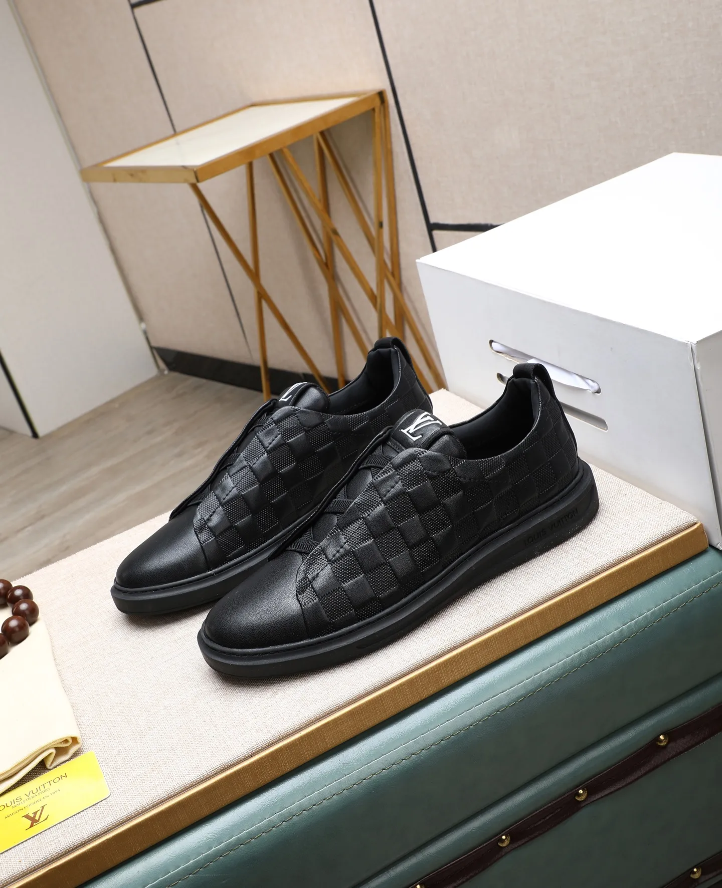 Men's shoes 💰460 【LOUIS VUITTON】Louis Vuitton 2 new products 👟Milan fashion show style 🇰🇾🇰🇾LV family logo, celebrity style, a must-have for fashionistas ⚠️Imported materials ➕Cow leather ➕Breathable leather lining ➕Special outsole 👞Number 38-44 (45 46 custom-made)